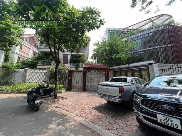 BIỆT THỰ LONG LANH AN DƯƠNG VƯƠNG 81M2 X3T, GARA ÔT, SÂN CHƠI, 3 THOÁNG , MT 8M GIÁ 13,9 T - 2