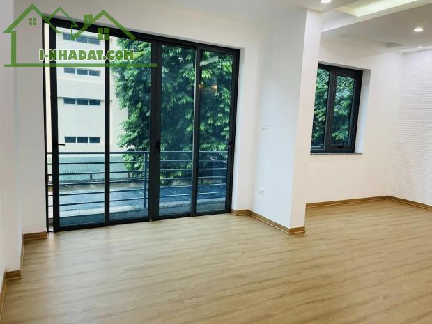 BÁN NHÀ ĐƯỜNG ĐÔNG NGẠC TỪ LIÊM 40M2, 6 TẦNG THANG MÁY MT6M GIÁ 5.5 TỶ CTL