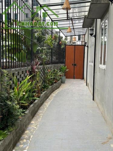 BÁN NHÀ NGỌC THUỴ 60M2, 4 TẦNG DÂN XÂY, CÓ SÂN VƯỜN, SÂN ĐỖ XE RỘNG CHỈ HƠN 7 TỶ - 1