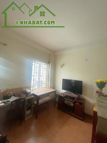 NGAY LÊ VĂN QUỚI 80m2 - 3 TẦNG - 3PN - HẺM XE HƠI -  SỔ HỒNG VUÔNG VỨC - CHỈ NHỈNH 6 TỶ - 2