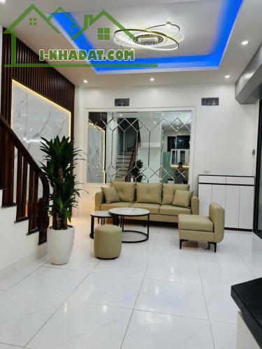 NHÀ ĐẸP NGÕ GỐC ĐỀ, MINH KHAI - 5 TẦNG, 5 NGỦ - NGÕ 2.5M THÔNG - 42.5M2 - GIÁ 7.69 TỶ TL - 2