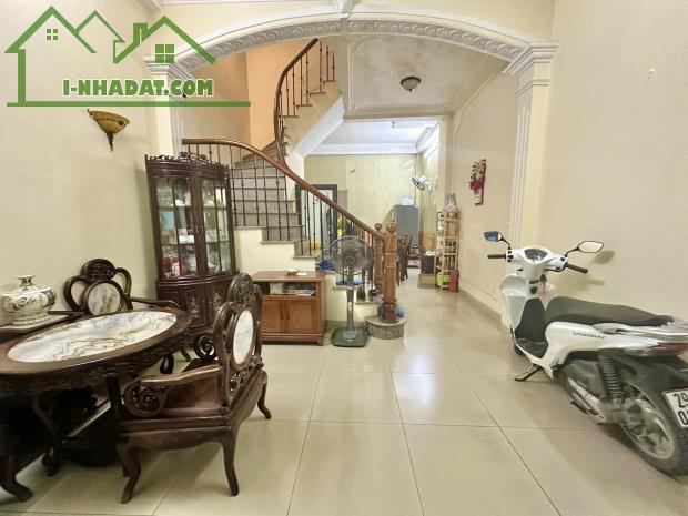 TRUNG TÂM QUẬN HAI BÀ TRƯNG, 47M2 x 4 TẦNG, MẶT NGÕ Ô TÔ TRÁNH, KINH DOANH, GIÁ ĐẦU TƯ.