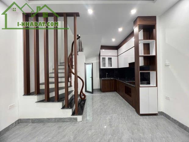 NHÀ ĐẸP PHÂN LÔ - Ô TÔ  ĐỖ CỔNG - NHIỀU TIỆN ÍCH - GIA CHỦ XINH ĐẸP THÀNH ĐẠT