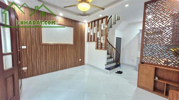 Chị gái bán nhà đẹp Xuân Phương, lô góc, full nội thất xịn ở ngay.