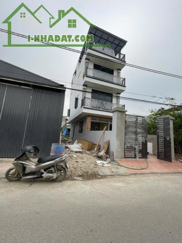 Bán đất Cự khối 40m - MT 4m - vuông vắn - oto đỗ cổng 3,4tỷ - 3