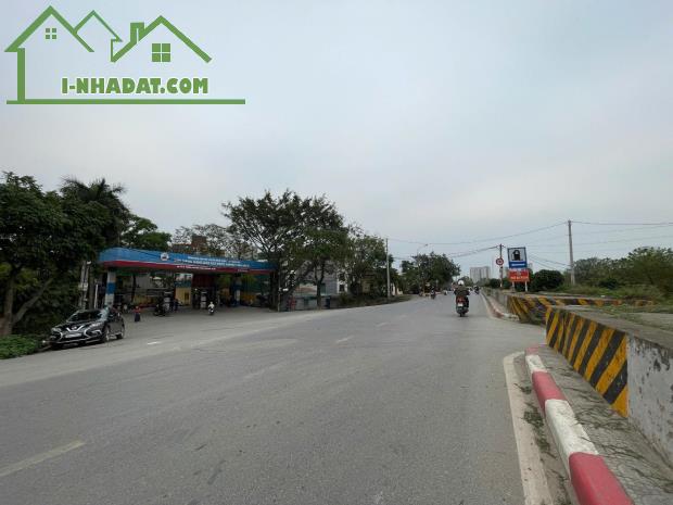 Bán đất Cự khối 40m - MT 4m - vuông vắn - oto đỗ cổng 3,4tỷ