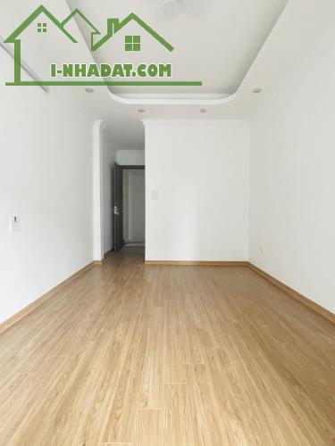 CHỈ 4.X TỶ BÁN NHANH NHÀ XUÂN ĐỖ CỰ KHỐI 30M2 5T Ô TÔ ĐỖ GẦN NHÀ, SIÊU HIẾM