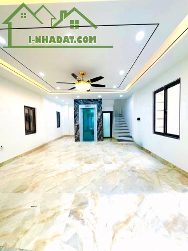 BÁN NHÀ PHỐ NGUYỄN VĂN CỪ, LONG BIÊN, 6 TẦNG, THANG MÁY, 3 THOÁNG, DT 51M2-CHỈ HƠN 9 TỶ
