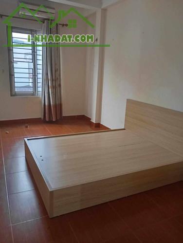 Bán Nhà Phố Cát Linh 64m2 x 5 tầng, sát Phố ngõ rộng ô tô tránh vỉa hè nhỏ, tầng chia 2 - 1