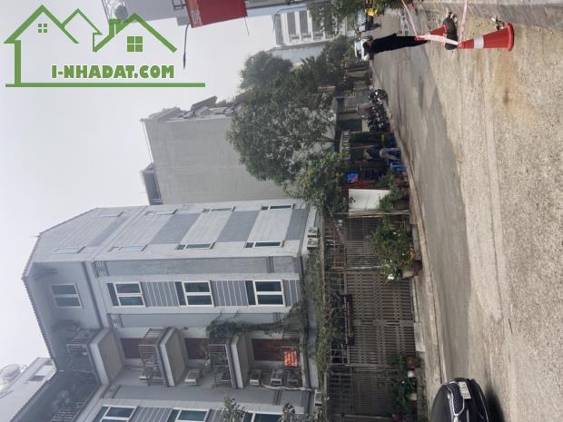 Bán Mảnh Đất Phố Lạc Long Quân. Vỉa Hè Ô Tô Tránh Nhau. DT 110M2. MT 5M - 2