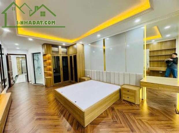 Bán nhà phố Tăng Thiết Giáp, Phạm Văn Đồng 42mx7Tx4,8MT, ô tô vào nhà.