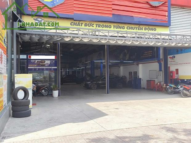 Bán nhà Mặt tiền Trường Chinh, gần Cầu Tham Lương, 16.5x55m, Cấp 4- tiện xây, 145 tỷ.