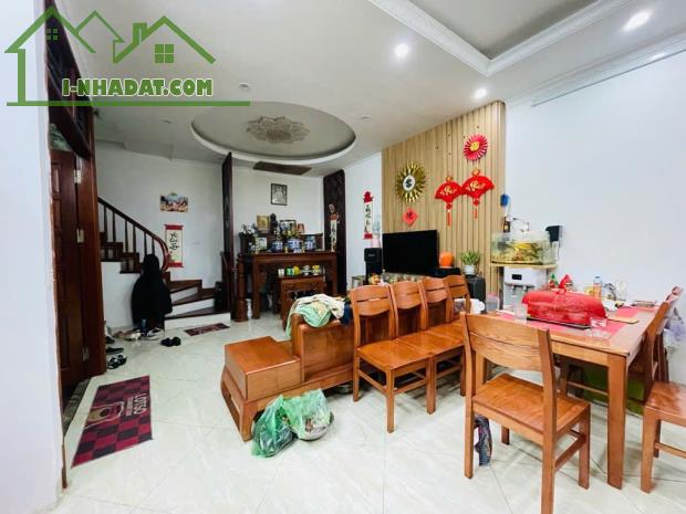 Bán nhà phố Tây Sơn_Nhà Dân Xây_Full Nội Thất_42mx4T_Giá: 7.3 Tỷ_Lh: 0396935190. - 2