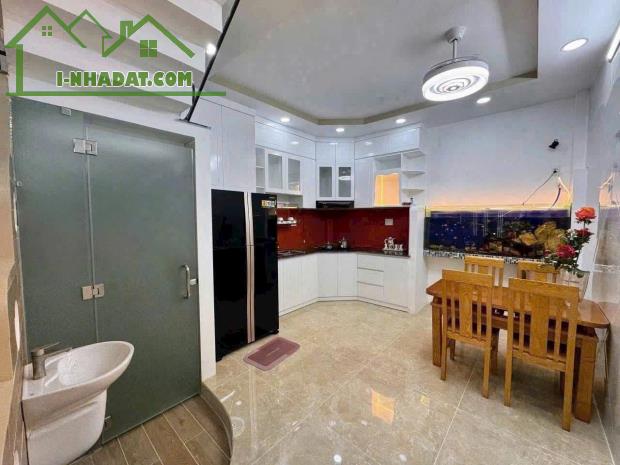 Chủ nhà ngộp lãi bán gấp nhà Nguyễn Thị Thập Bình Thuận Quận 7  .