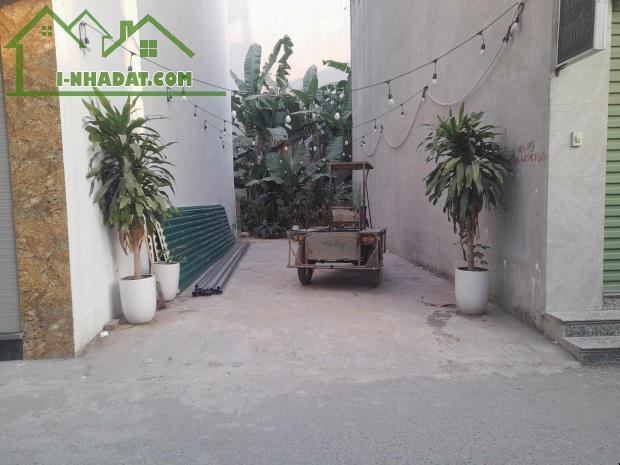 ĐẤT ĐỒNG MAI ÔTÔ ĐỖ CỬA VÀO NHÀ GẦN TRƯỜNG HỌC 4.3TỶ