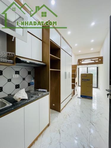 CCMN Giáp Bát -Hoàng Mai 61mx6 tầng-14PN-full nội thất-thang máy-dòng tiền 700t/năm