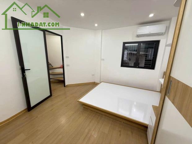 Bán CHDV Dương Văn Bé 112m x 6T, thang máy, cách mặt phố 15m.
