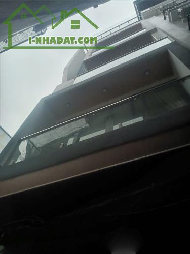 Bán CHDV đầu phố Dương Văn Bé 112m x 6T, thang máy, cách mặt phố 15m, dòng tiền tốt.