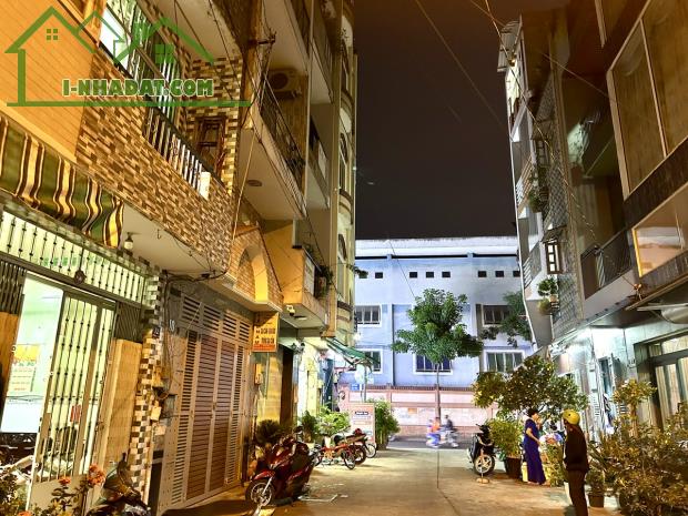 HẺM XE TẢI QUAY ĐẦU - KHU ĐƯỜNG SỐ P4.Q4 HIẾM NHÀ BÁN - GẦN HÀNG HÀNG VÀ HỒ BƠI. - 2