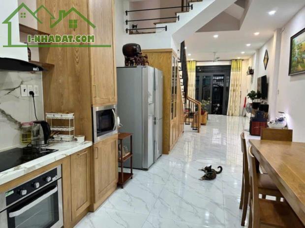 Bán nhà HXH Âu Dương Lân P3 Quận 8 60m2 4x15 3PN mới ở ngay gần MT