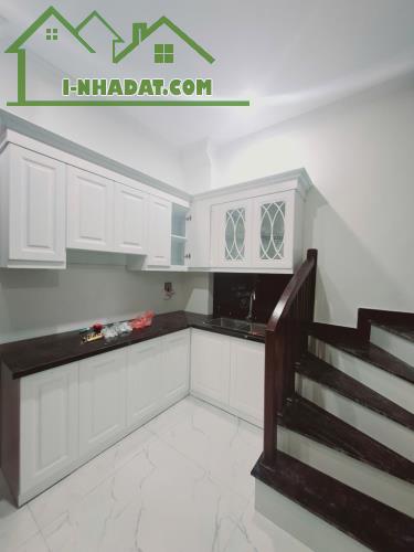 Siêu phẩm Nguyễn Văn Cừ, full nội thất , cách phố vài bước chân. Giá nhỉnh 6tỉ - 4