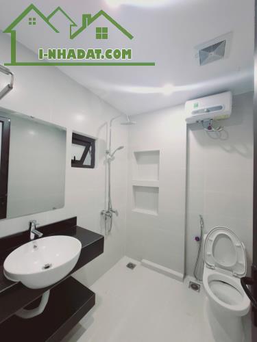 Siêu phẩm Nguyễn Văn Cừ, full nội thất , cách phố vài bước chân. Giá nhỉnh 6tỉ - 2
