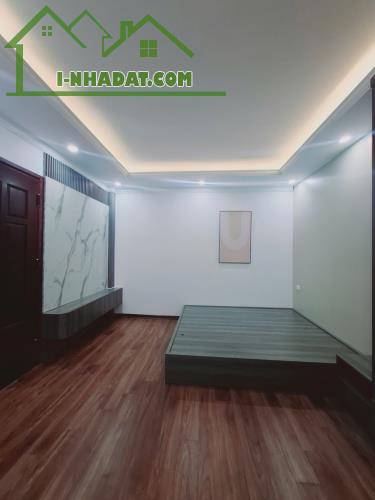 Siêu phẩm Nguyễn Văn Cừ, full nội thất , cách phố vài bước chân. Giá nhỉnh 6tỉ