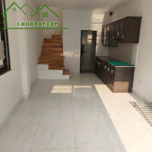 🏡 NHÀ 30M² x 2 TẦNG – NGÕ Ô TÔ ĐỖ CỬA – GIÁ CHỈ 2.2 TỶ – LONG BIÊN  ✅ Diện tích: 30m² x 2 - 1