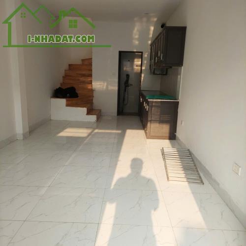 🏡 NHÀ 30M² x 2 TẦNG – NGÕ Ô TÔ ĐỖ CỬA – GIÁ CHỈ 2.2 TỶ – LONG BIÊN  ✅ Diện tích: 30m² x 2 - 2