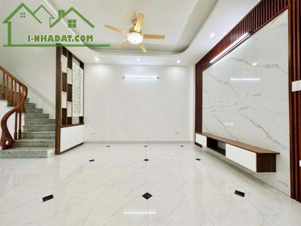 HIẾM 💥 NHÀ ĐẸP NGÔ GIA TỰ - LONG BIÊN 30m2 x MT 6m, SẴN DÒNG TIỀN - Ô TÔ ĐỖ CỔNG 💸 4.7 T - 2