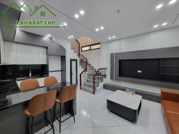 BÁN NHÀ PHÂN LÔ NGỌC THỤY - 31M² - 5 TẦNG - 5.9 TỶ - Ở NGAY  🏡 - 4