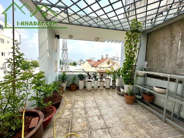 Bán gấp nhà đẹp ở ngay chợ Rạch Ông, xe hơi ngủ trong nhà, 68m2, SHR, Hoàn Công Đủ,