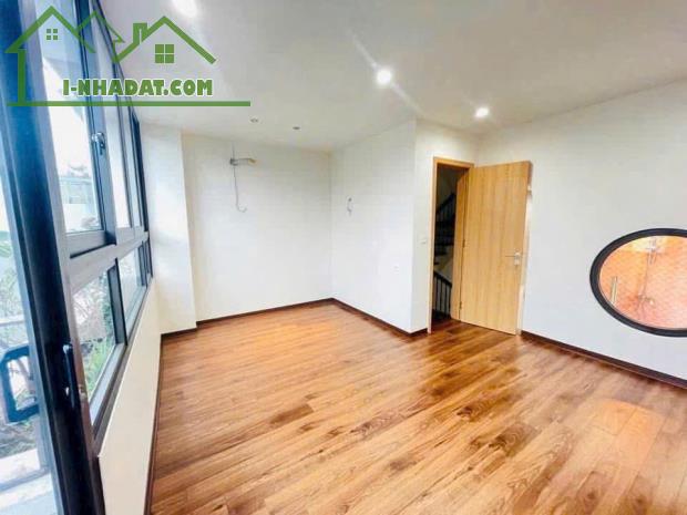 HOT HOT HOT !!! NHÀ ĐẸP PHỐ TRẠM FULL NỘI THẤT - LÔ GÓC - GaRa Ô TÔ - THIẾT KẾ KIẾN TRÚC - 2