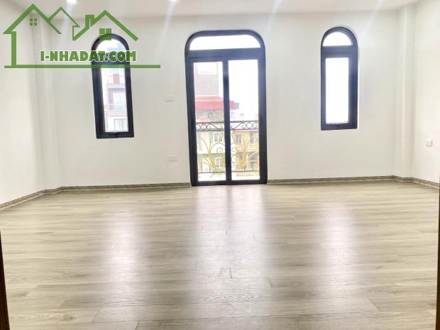 Bán Biệt Thự Cổ Linh 7 tầng-chi 15.7 tỷ-ĐẲNG CẤP THƯỢNG LƯU-VIEW CÔNG VIÊN-GARA 2 Ô TÔ-THA - 3