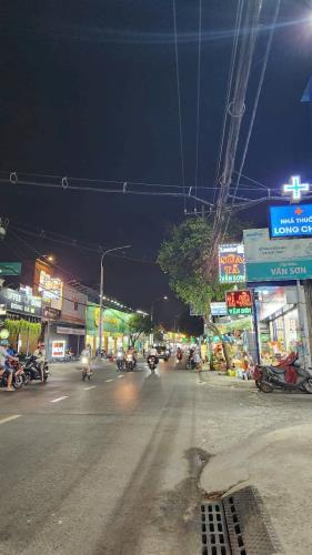 Nhà bán mặt tiền đường Bình Trị Đông, Tên Lửa lớn, 120m2 4 Tầng 6PN, ở và kinh doanh - 1