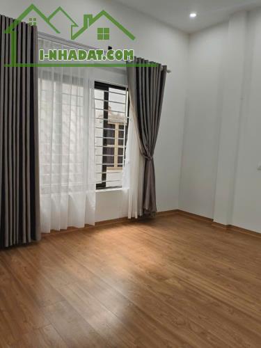 bán nhà Hoàng Mai 40m Nguyễn Khoái, gần ô tô diện tích rộng, nhà ở luôn - 1