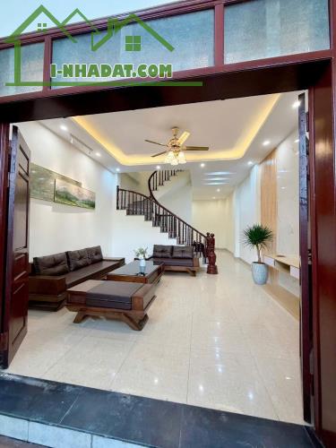 🔥🔥🔥🔥NHÀ DÂN XÂY RỘNG ĐẸP - PHỐ VIP - NGÕ Ô TÔ TRÁNH - ÔTÔ ĐỖ CỬA - THOÁNG TRƯỚC SAU