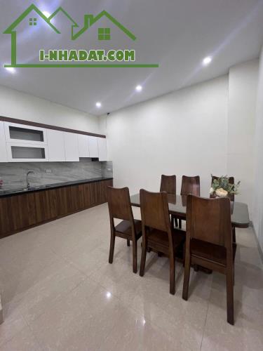 🔥🔥🔥🔥NHÀ DÂN XÂY RỘNG ĐẸP - PHỐ VIP - NGÕ Ô TÔ TRÁNH - ÔTÔ ĐỖ CỬA - THOÁNG TRƯỚC SAU - 1