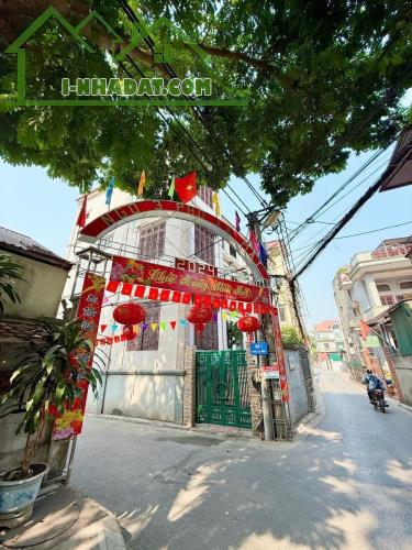🔥🔥🔥🔥NHÀ DÂN XÂY RỘNG ĐẸP - PHỐ VIP - NGÕ Ô TÔ TRÁNH - ÔTÔ ĐỖ CỬA - THOÁNG TRƯỚC SAU - 3