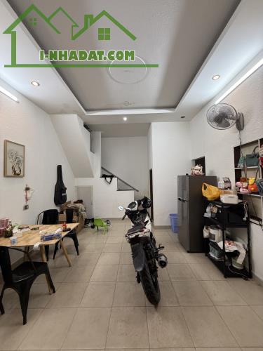 Chia gia tài, bán gấp nhà mới, đẹp, 2 mặt thoáng CMT8 - Tân Bình, nở hậu, chỉ 4.1x tỷ. TL - 1