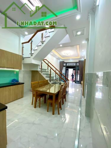 NHÀ 2 TẦNG THIẾT KẾ SANG TRỌNG - HẺM XE TẢI THÔNG  - SÁT BÊN CHỢ ĐÔNG THẠNH HÓC MÔN - NGAY - 5