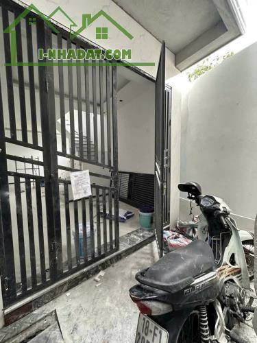 Bán nhà Phố Thạch Bàn. Gần Aeon Long Biên. Sân Cổng Riêng Biệt. 52m x 5T. Lh 0965858116