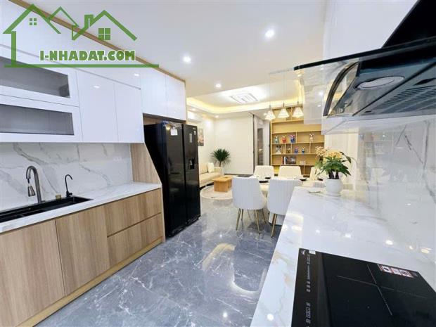 SIÊU PHẦM, THANG MÁY, GARA ÔTÔ, ĐƯỜNG ÔTÔ TRÁNH, KINH DOANH. NGÔ GIA TỰ-LONG BIÊN - 1