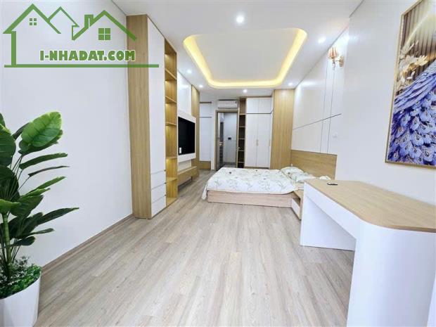 SIÊU PHẦM, THANG MÁY, GARA ÔTÔ, ĐƯỜNG ÔTÔ TRÁNH, KINH DOANH. NGÔ GIA TỰ-LONG BIÊN