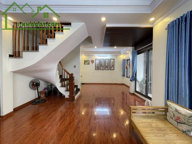 Bán nhà Khương Đình, Thanh Xuân, mặt tiền rộng, nhà đẹp như mới, 1 nhà ra phố