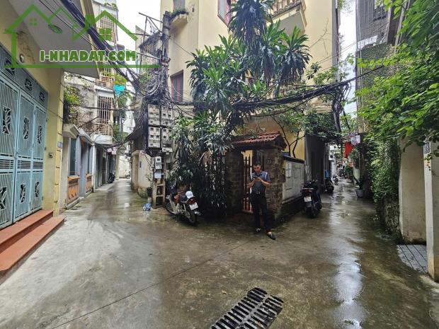 Bán nhà ngõ 126 thông 156 Kim Ngưu 48mx3 tầng, trước nhà xe ba gác đỗ giá 9.5 tỷ.