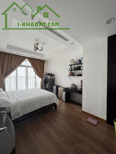 BÁN CĂN CHUNG CƯ ROYAL CITY – BAN CÔNG ĐÔNG NAM - 3 PN – 2 WC – 131M2 – 13.5 TỶ