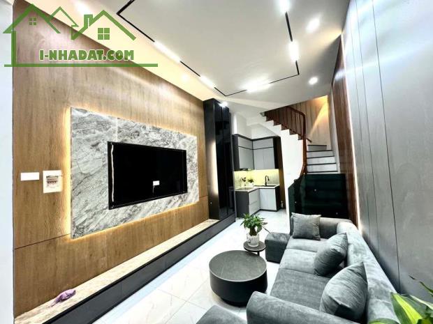 BÁN NHÀ MẶT NGÕ THÔNG, KINH DOANH, Ô TÔ QUA, ĐỐNG ĐA.
DT 30m2, 5 Tầng - GIÁ: 8,15 Tỷ
SỔ