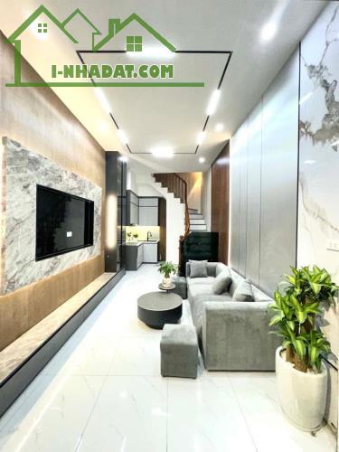BÁN NHÀ MẶT NGÕ THÔNG, KINH DOANH, Ô TÔ QUA, ĐỐNG ĐA.
DT 30m2, 5 Tầng - GIÁ: 8,15 Tỷ
SỔ - 1