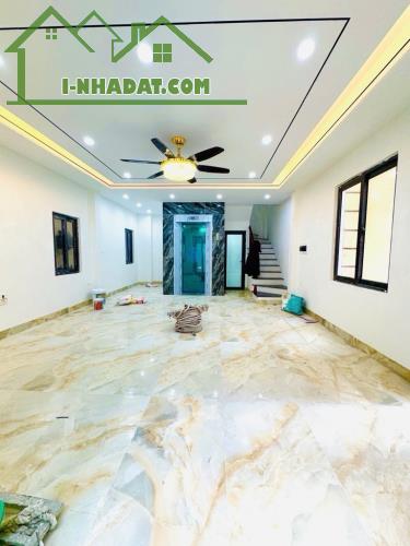 Nhà 6 tầng Nguyễn Văn Cừ, thang máy, lô góc 3 thoáng, ô tô sát nhà, 51m, MT 5m, nhỉnh 9 tỷ - 5